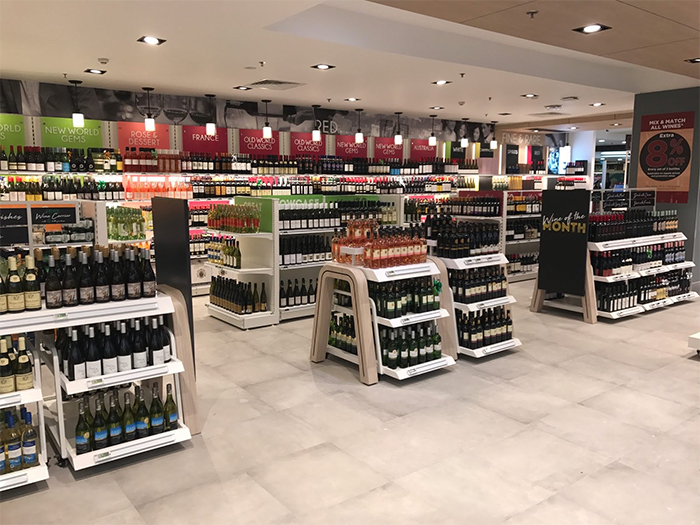 Shopping Mall Prop Production: Balancing Aesthetics and Practicality