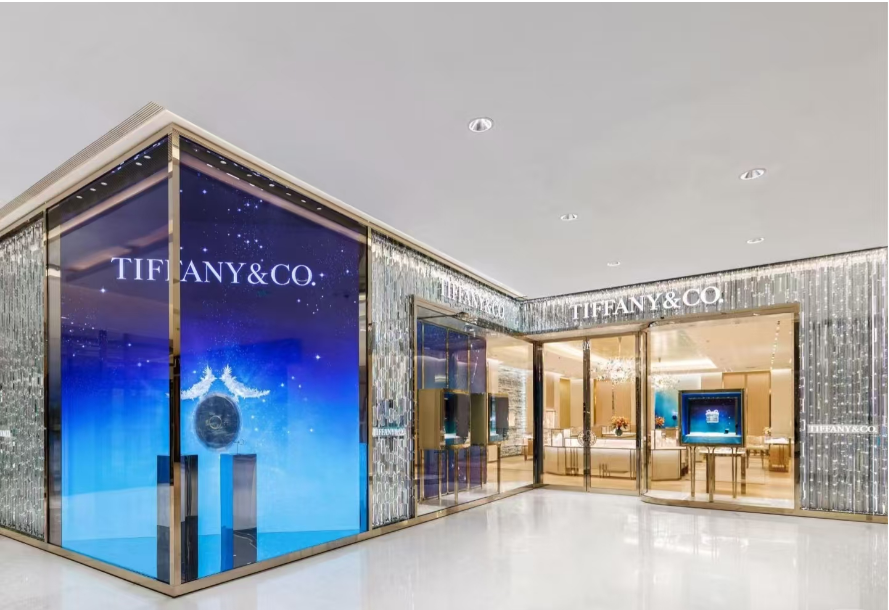 Exquisite Jewelry Display Props for Luxury Brand Excellence