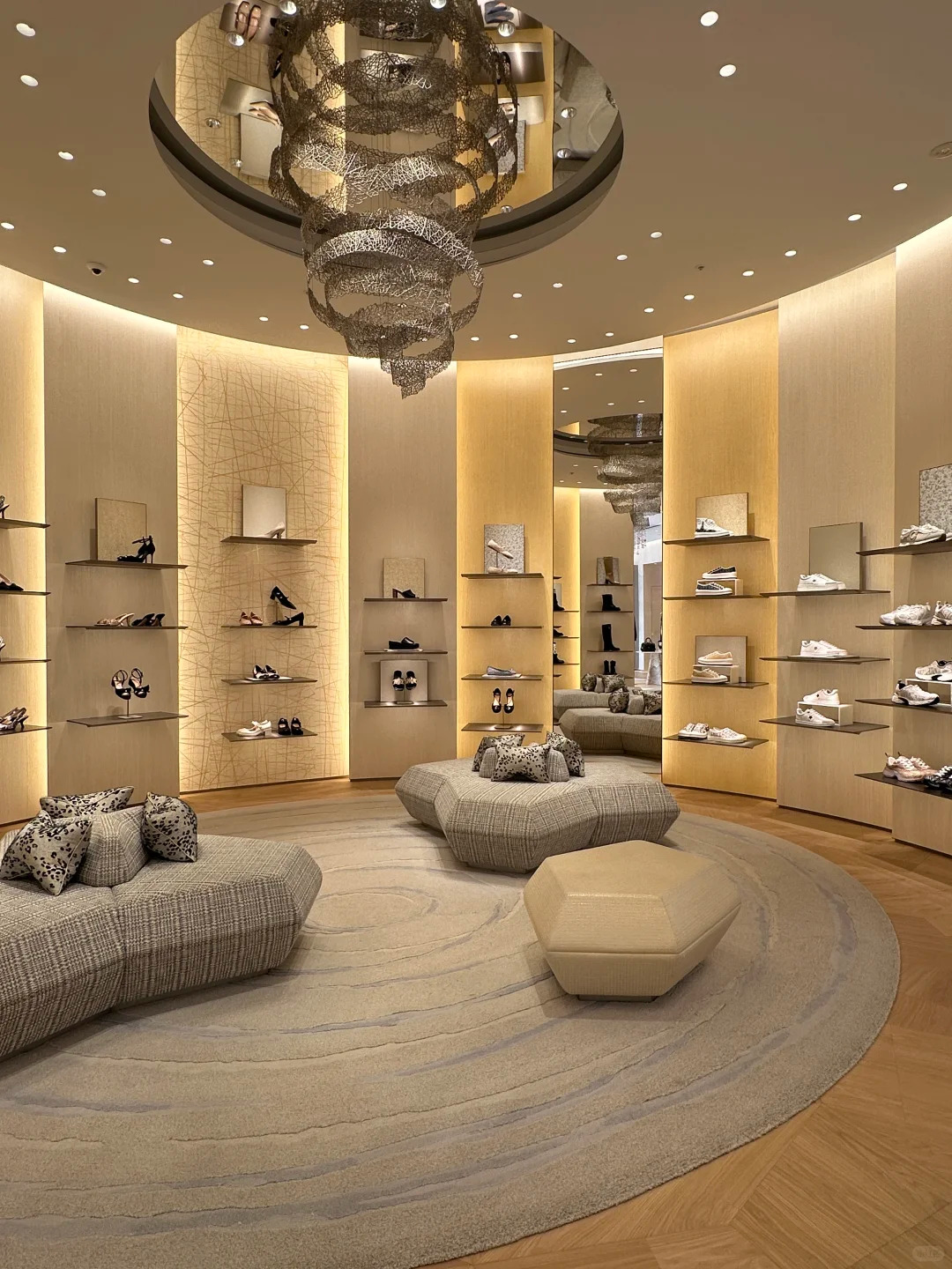 Optimize Retail Space with Perfect Store Fixtures Design