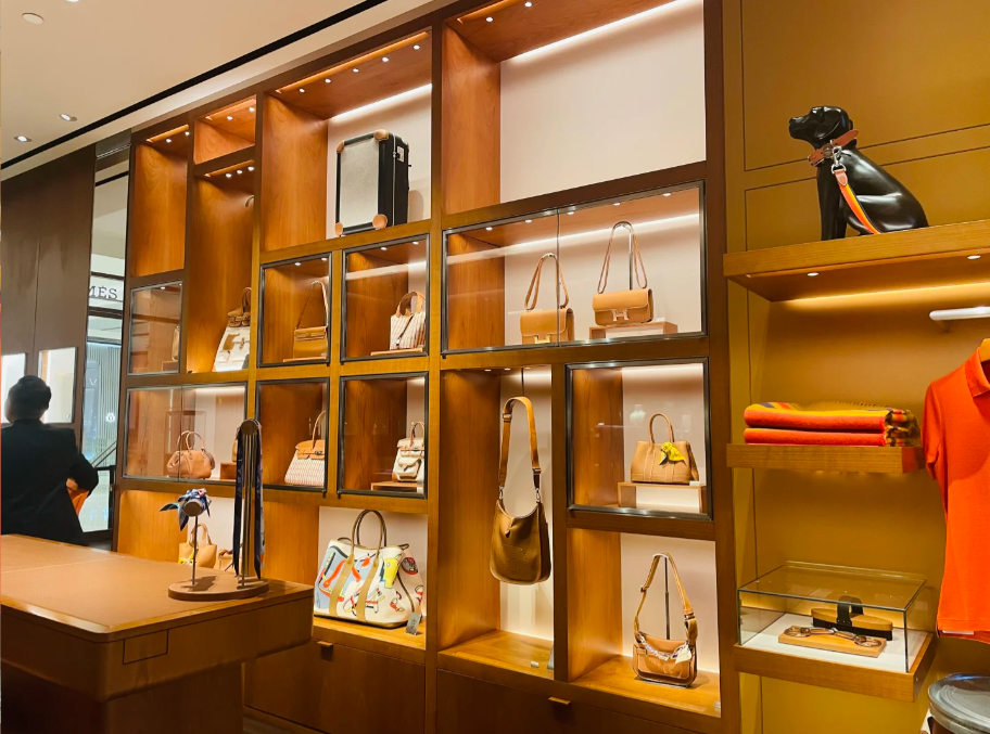 Luggage Store Display Cabinets: Telling a Travel Story Through Smart Design