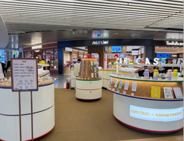 Retail Store Display Cabinets: Modular, Sustainable, and Tech-Ready