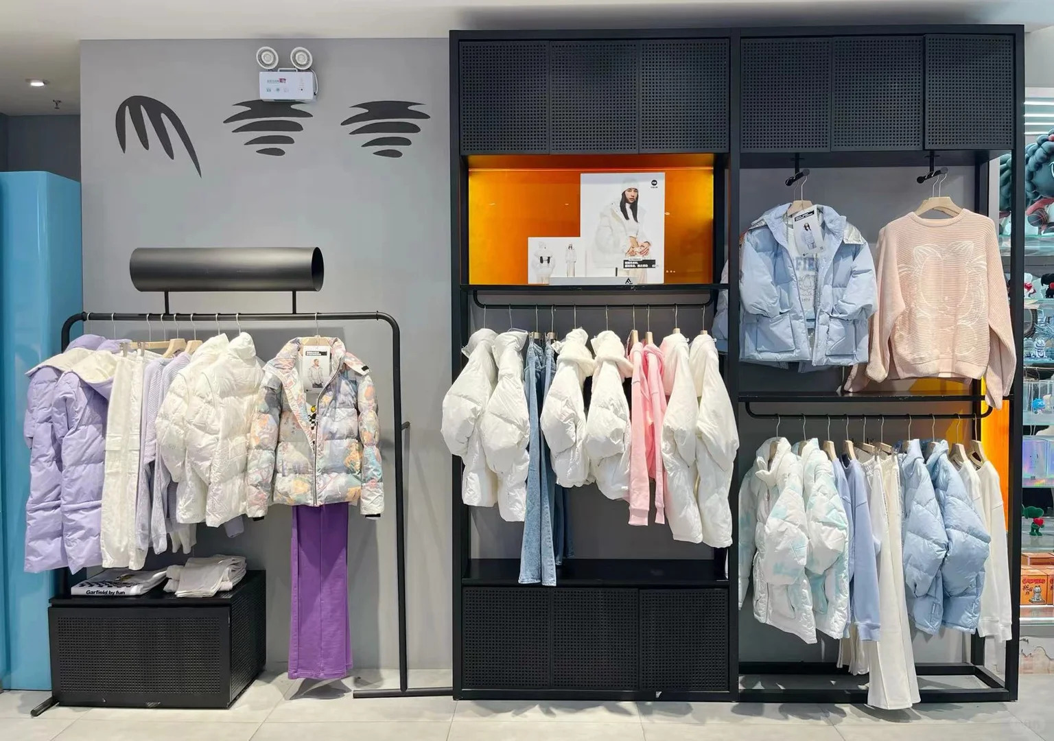 Omnichannel Retail Display Solutions That Connect Physical and Digital