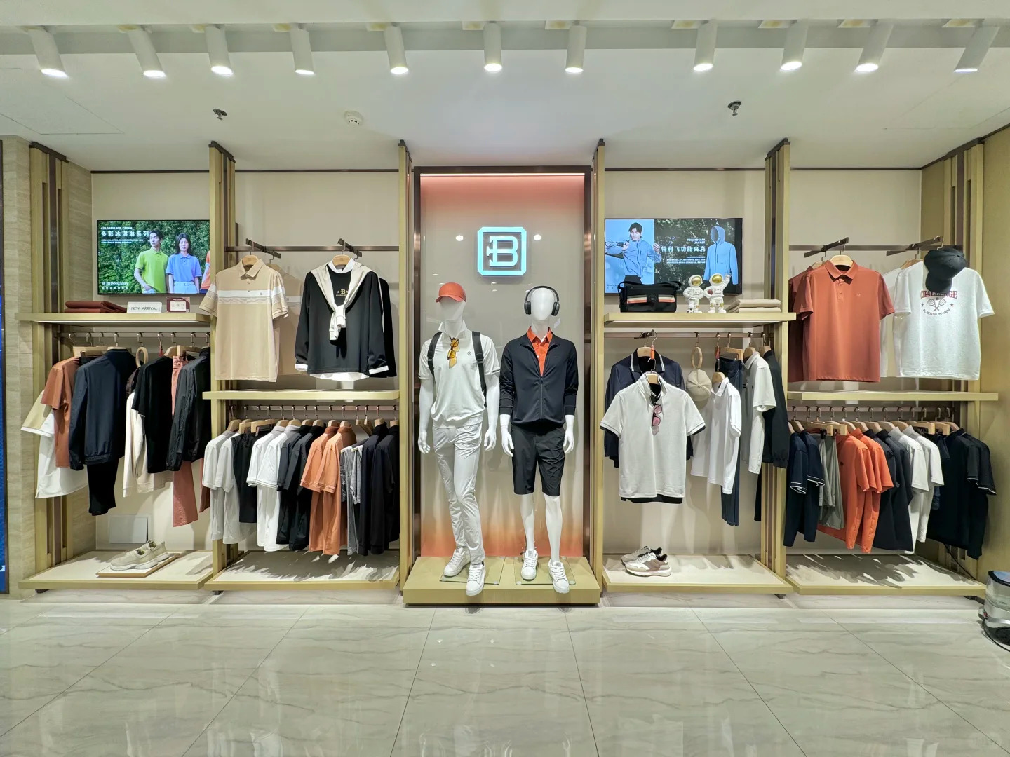 Shop fittings: Core Elements for Elevating In-Store Customer Experience