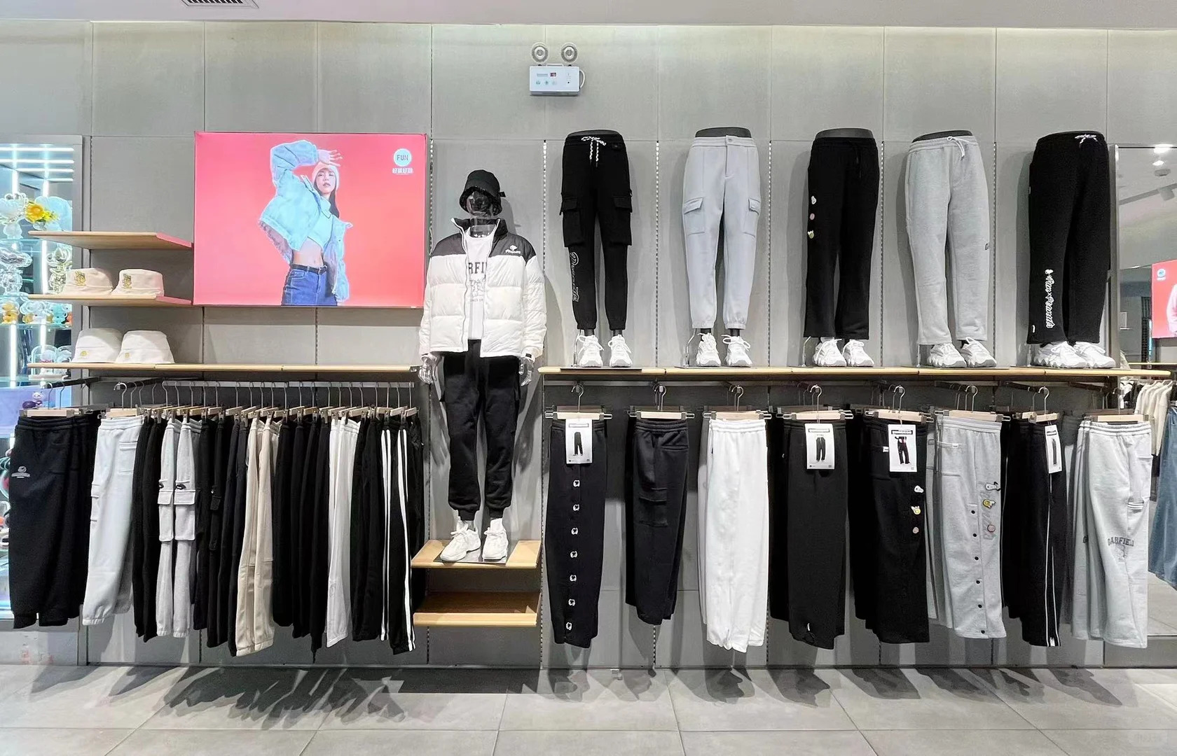 How to Choose the Right Custom Display Stands for Your Business