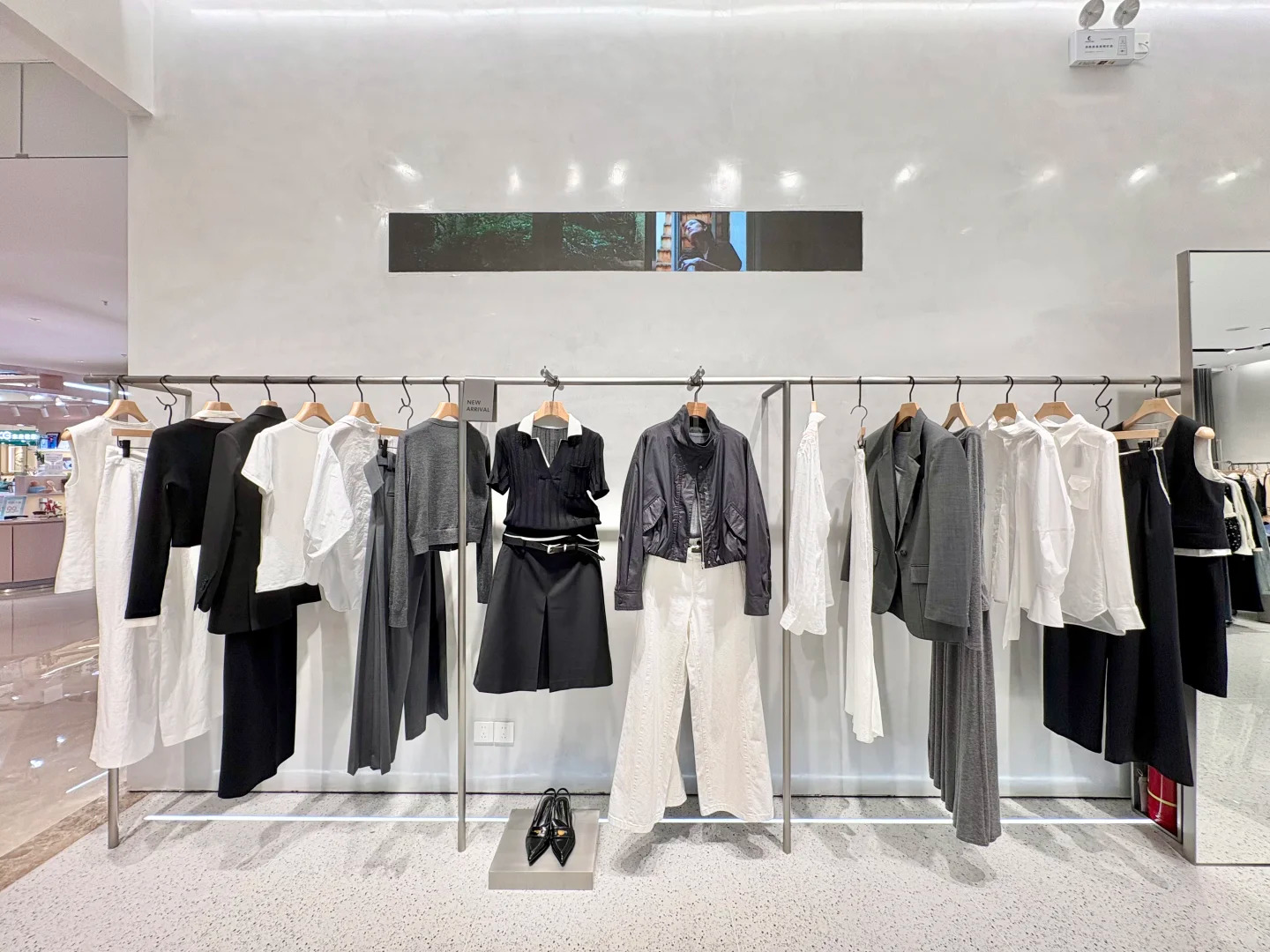 Omnichannel Retail Display Solutions That Bridge Physical and Digital