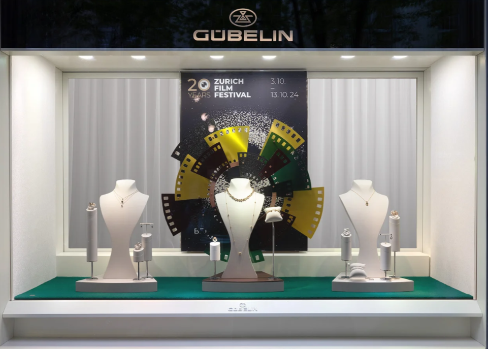Display Props: Telling Your Brand Story Through Thematic Design
